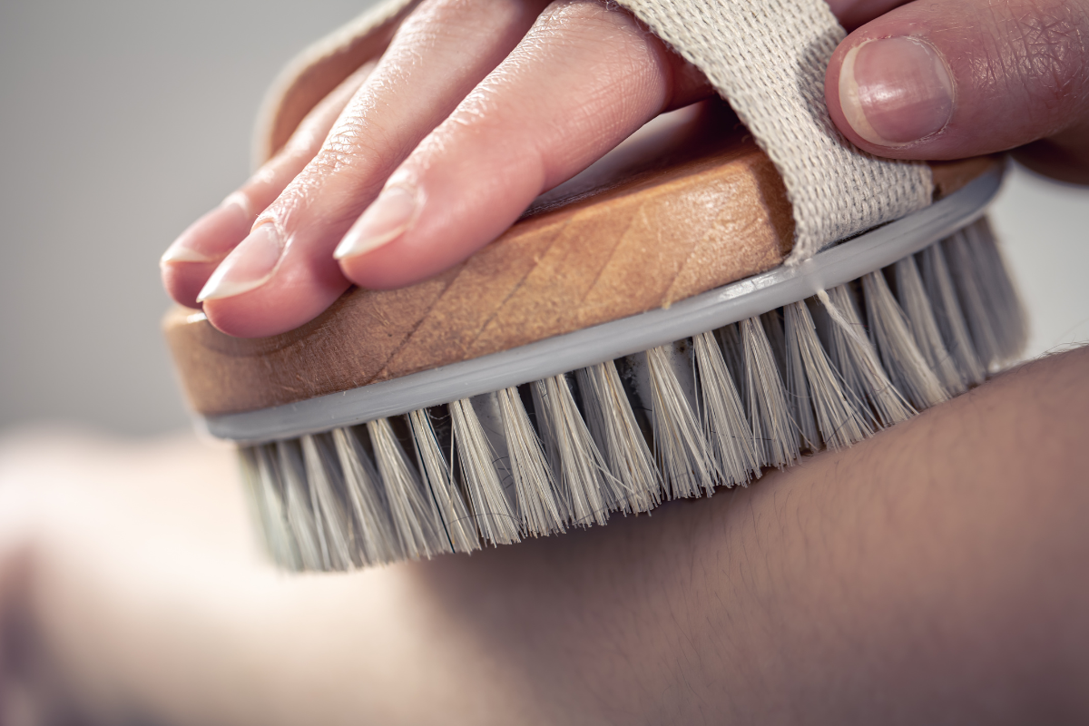 How to Clean a Dry Body Brush